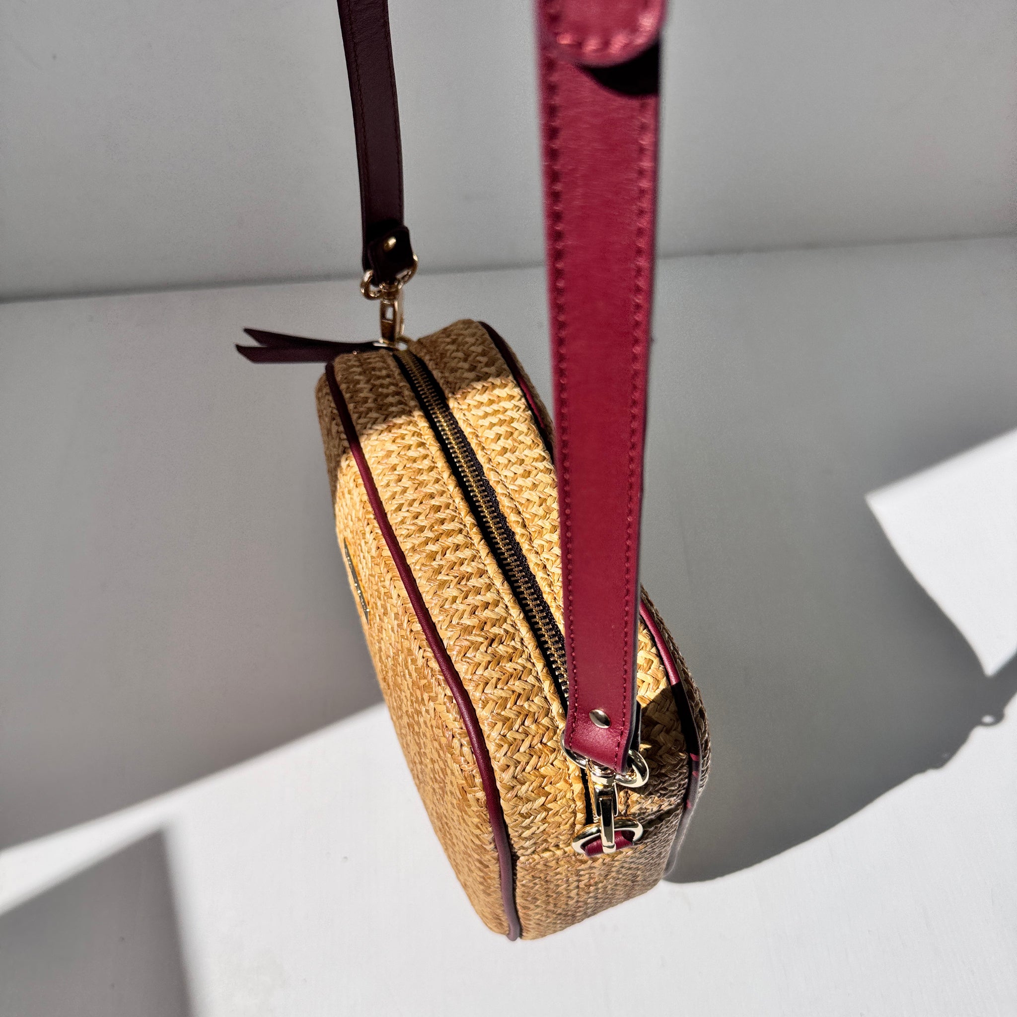 Bandolera Carlota Rafia burdeos